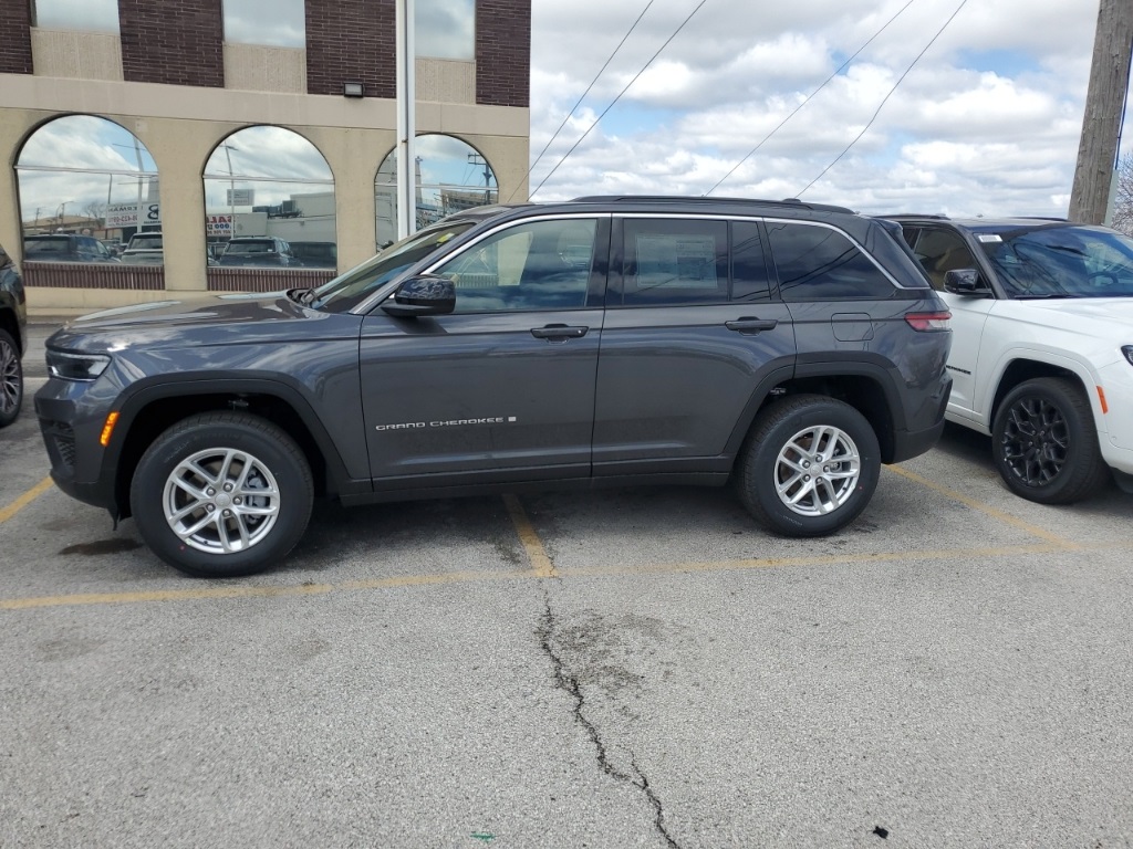 2025 Jeep Grand Cherokee Laredo X photo 4