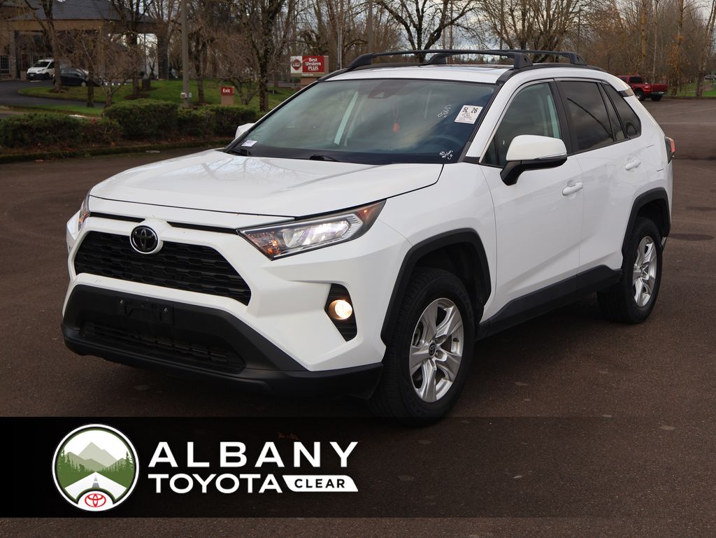 2021 Toyota RAV4 XLE's photo