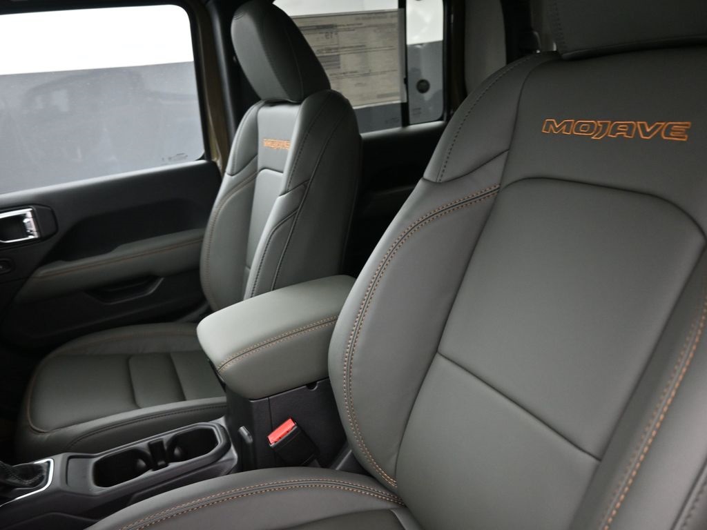 2025 Jeep Gladiator Mojave photo 3