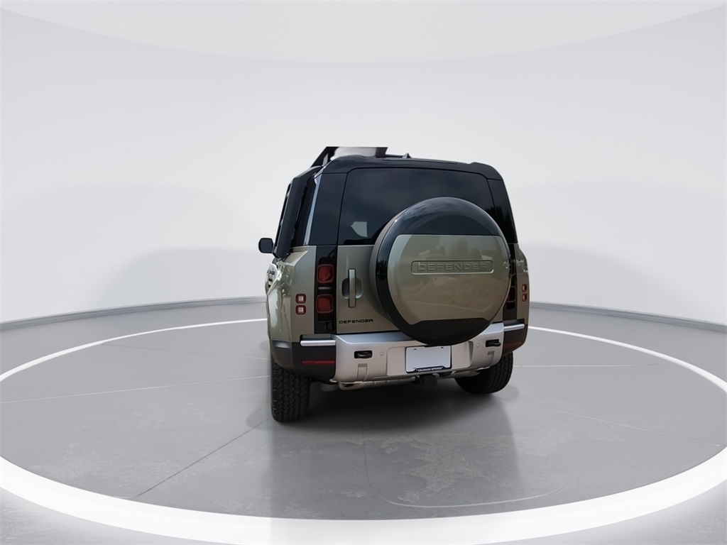 2025 Land Rover Defender 110 S photo 4