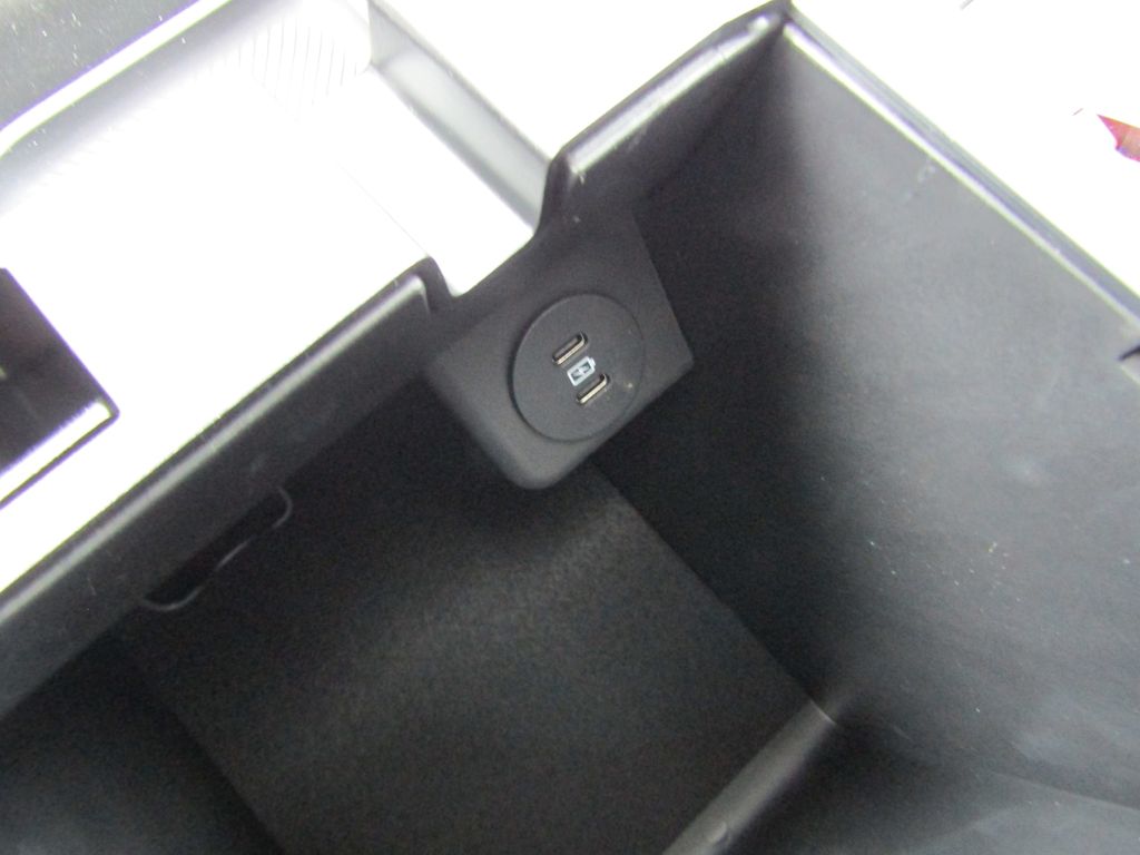 2025 Ford Explorer photo 25
