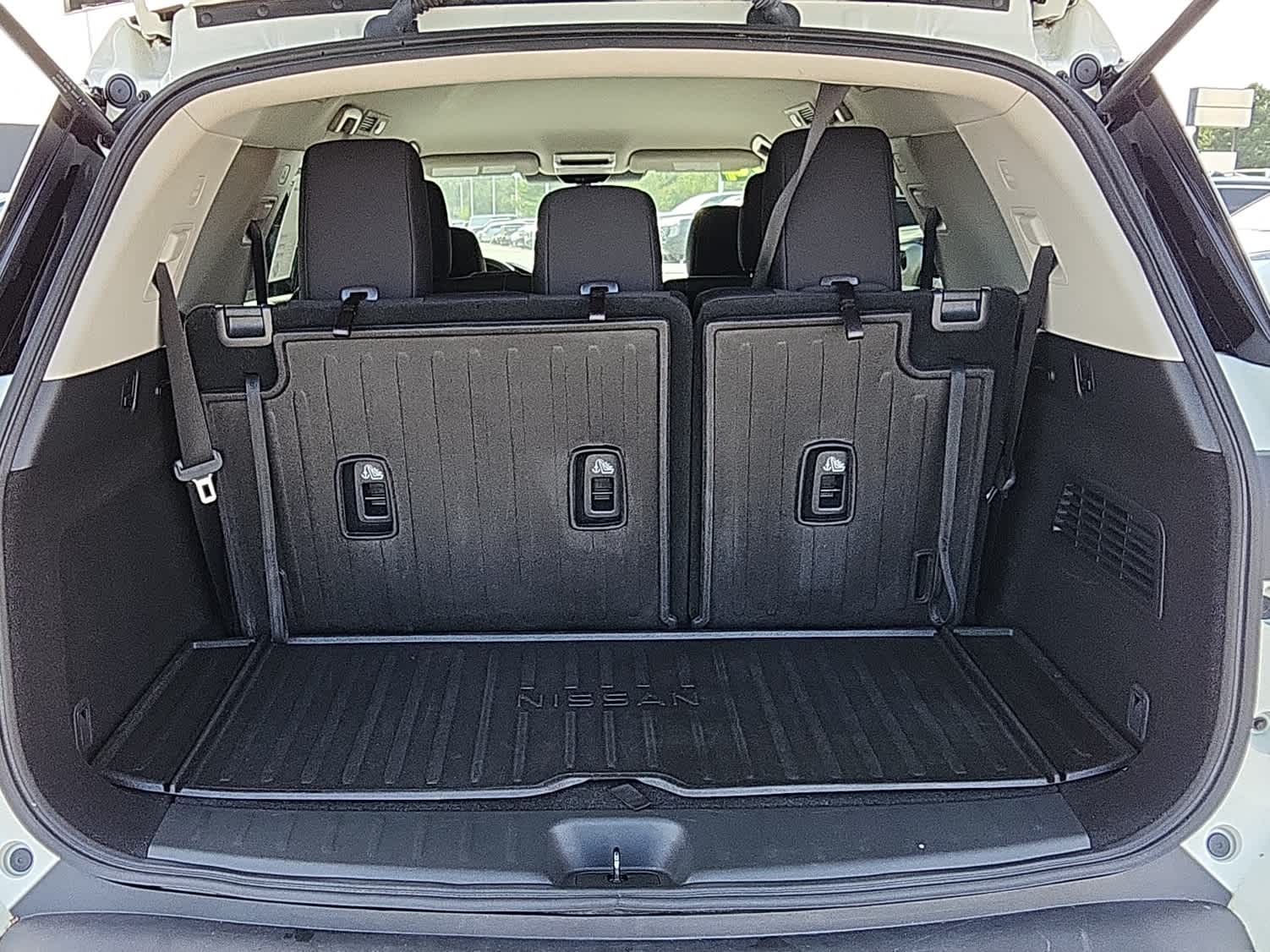 2024 Nissan Pathfinder S photo 17