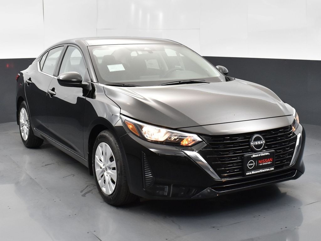 2025 Nissan Sentra S's photo