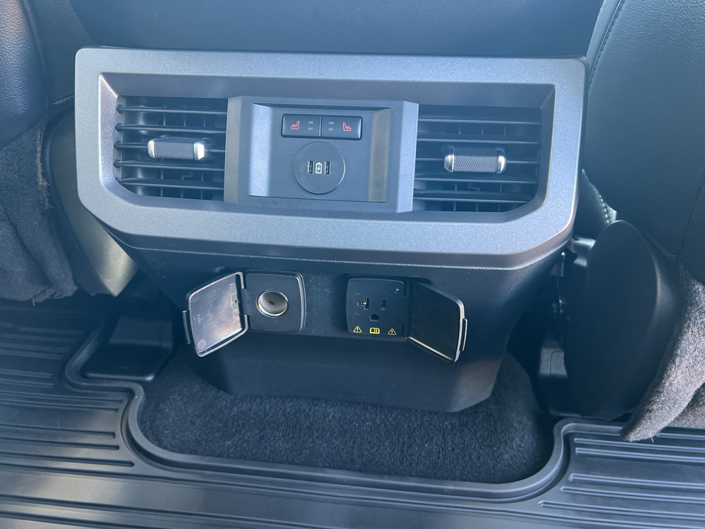 2023 Ford F-350 Lariat photo 40