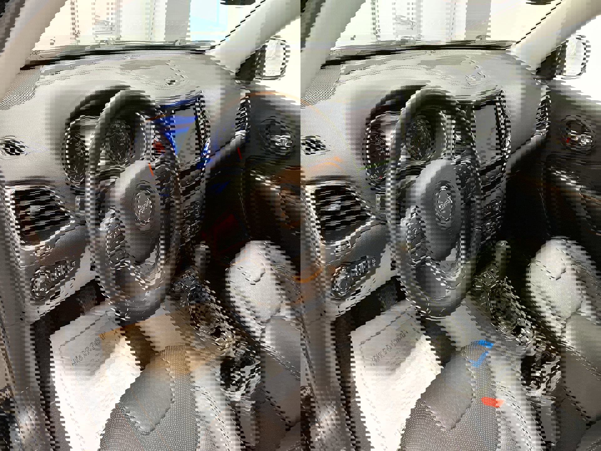 2019 Jeep Cherokee Limited photo 10