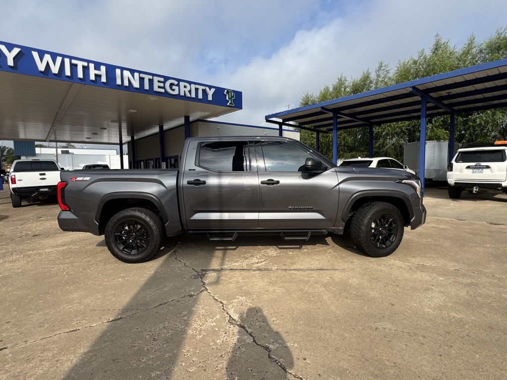 2023 Toyota Tundra SR5 photo 2