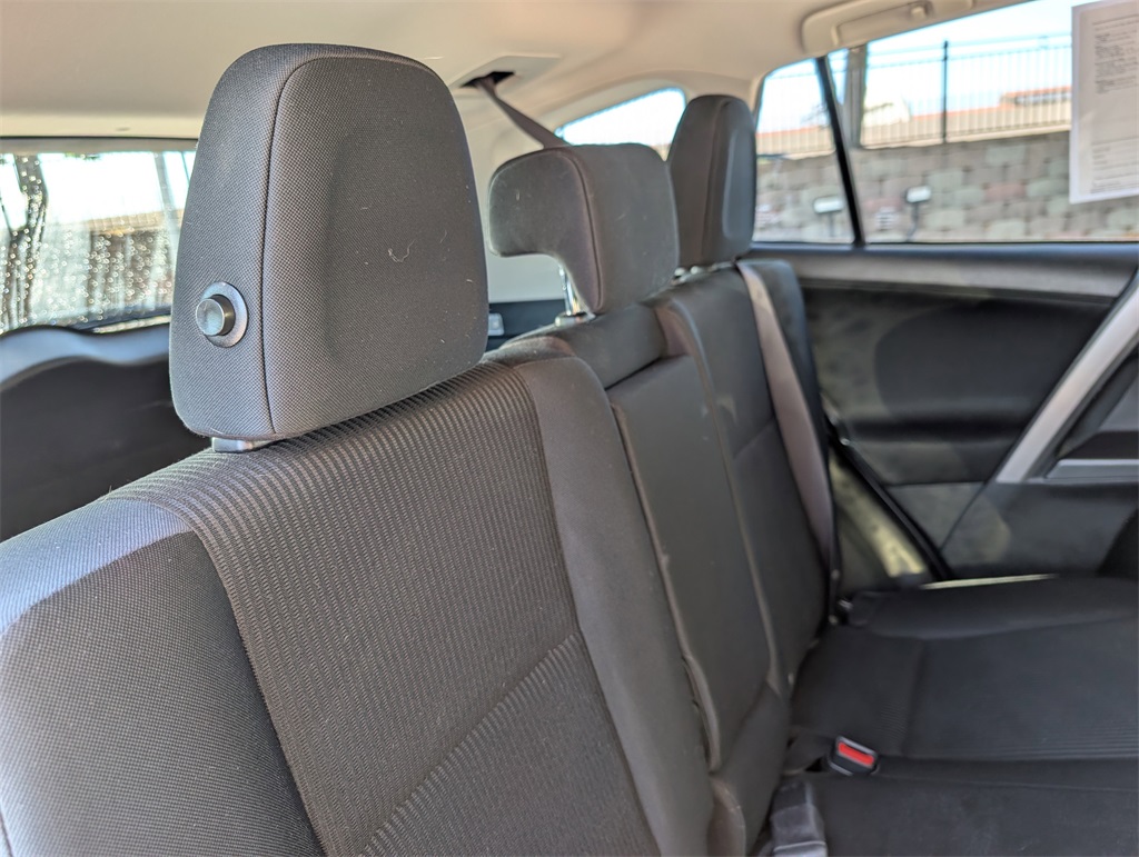 2017 Toyota RAV4 LE photo 18