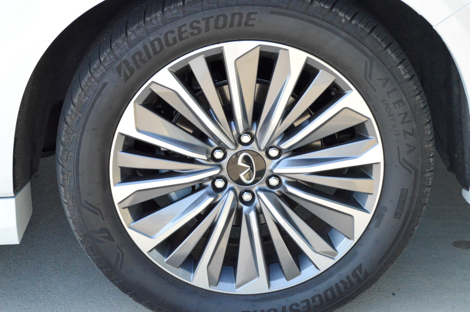 2025 INFINITI QX80 Sensory 4WD - Photo 11