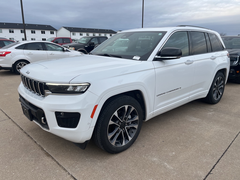 2022 Jeep Grand Cherokee Overland's photo