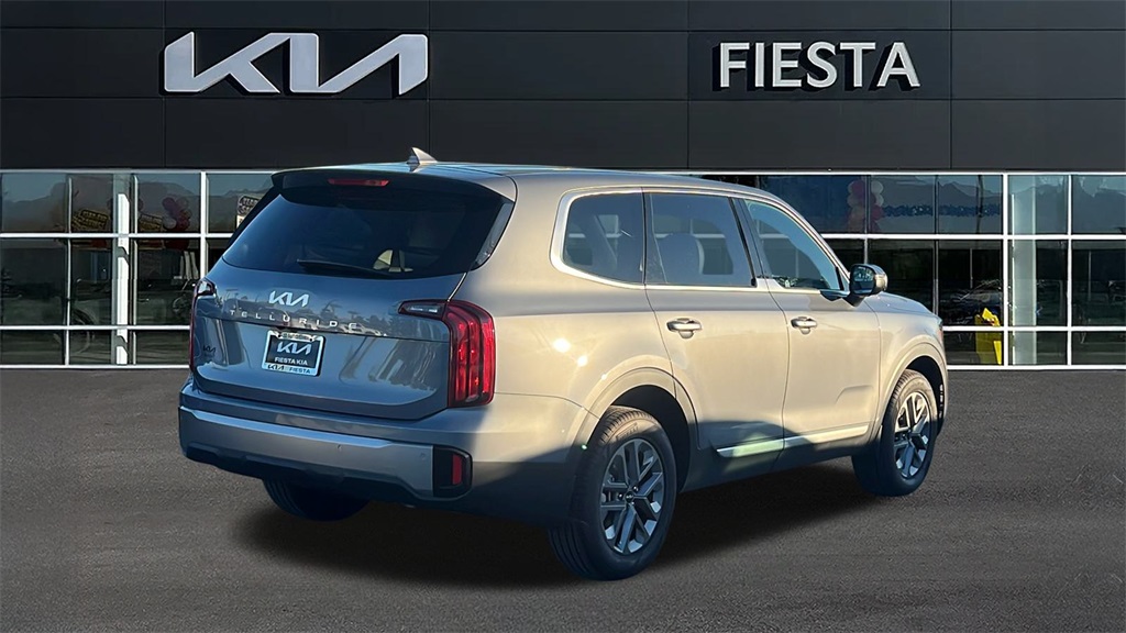 2025 Kia Telluride LX photo 2