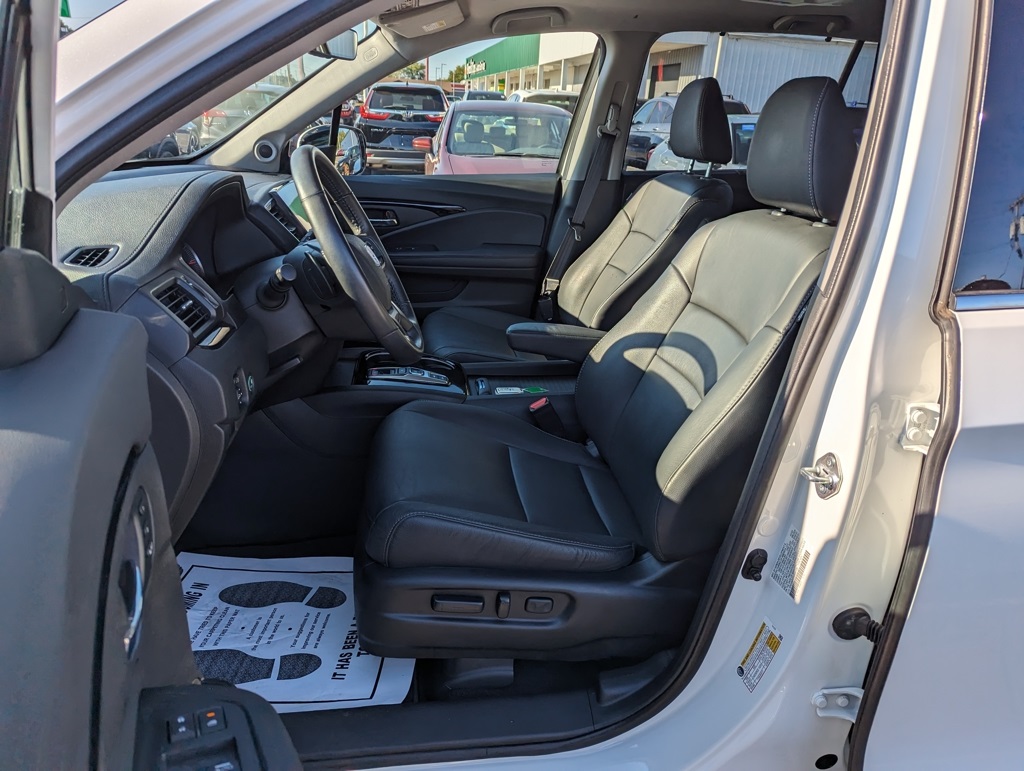 2022 Honda Pilot Touring photo 8