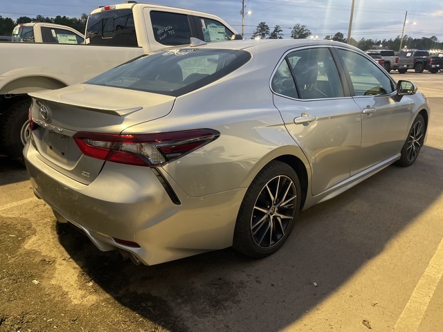 2022 Toyota Camry SE photo 3