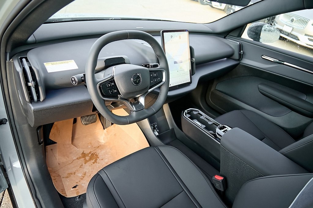 2026 VOLVO EX30 - Image 11