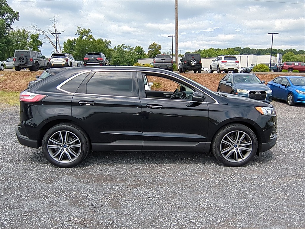 2020 Ford Edge Titanium photo 2