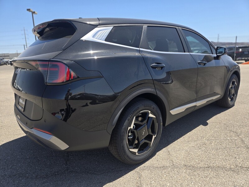 2026 Kia Sportage EX photo 2