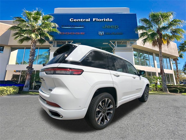 2025 Jeep Grand Cherokee Overland photo 2