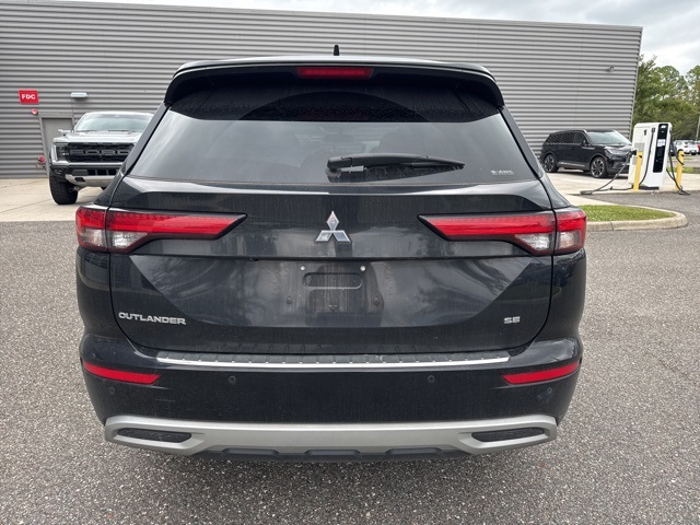 2022 Mitsubishi Outlander SE photo 4