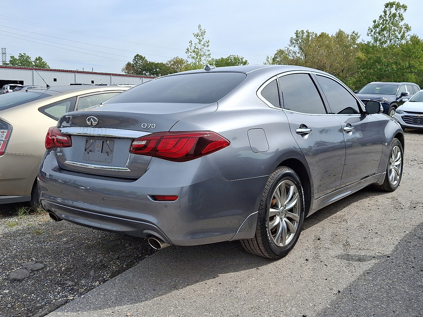 2017 Infiniti Q70 3.7 photo 3