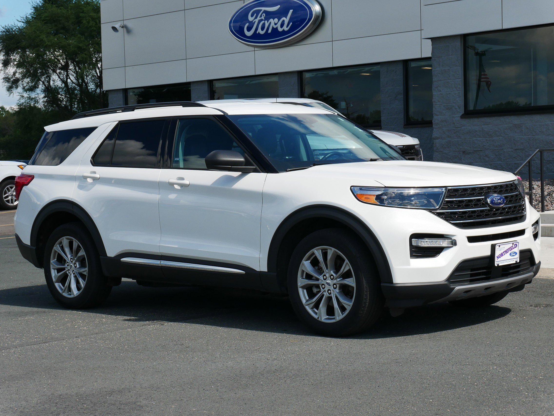 Certified 2022 Ford Explorer XLT with VIN 1FMSK8DH8NGA75802 for sale in Northfield, Minnesota