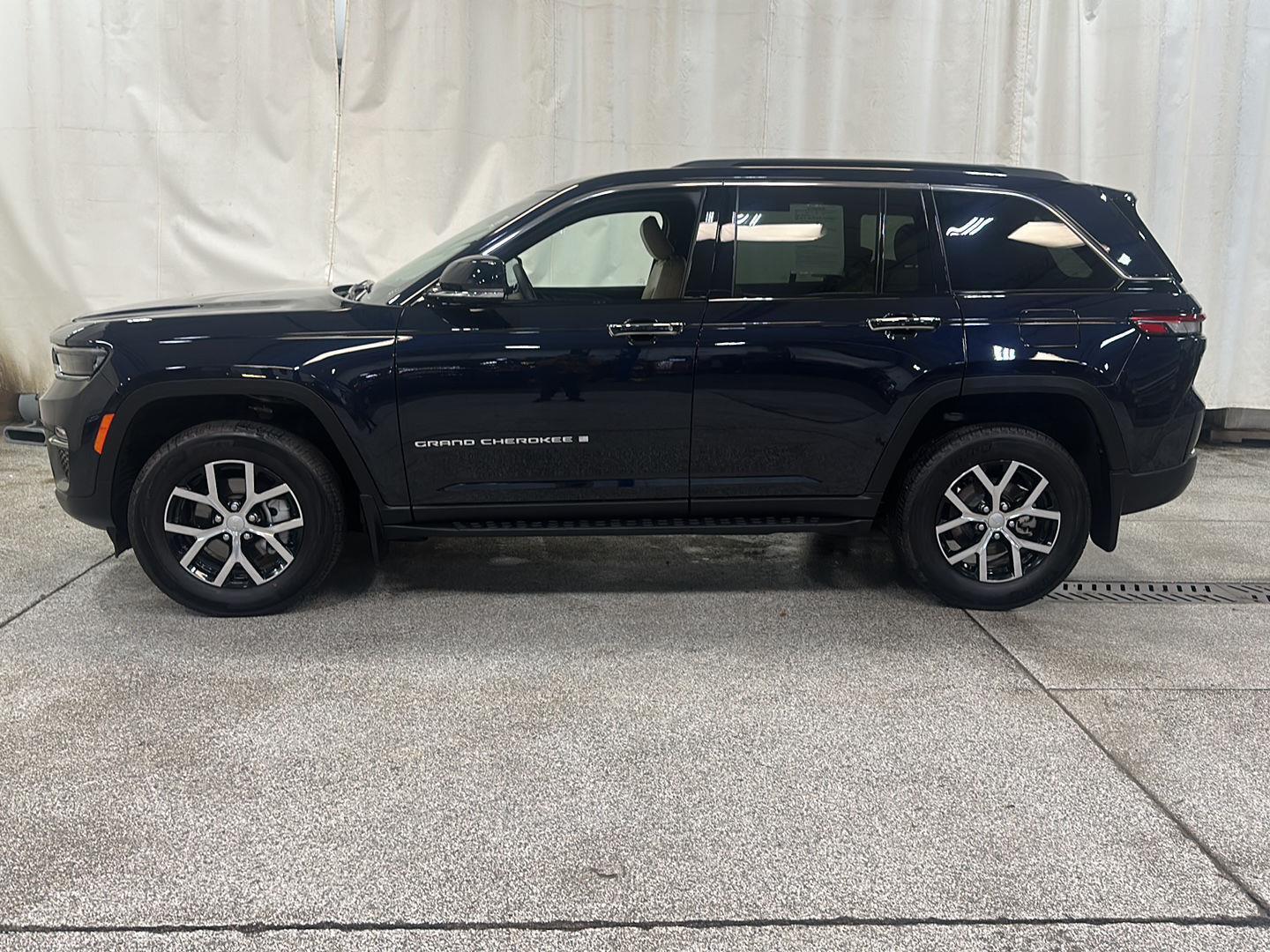 Used 2024 Jeep Grand Cherokee Limited with VIN 1C4RJHBG6RC255888 for sale in Waconia, Minnesota