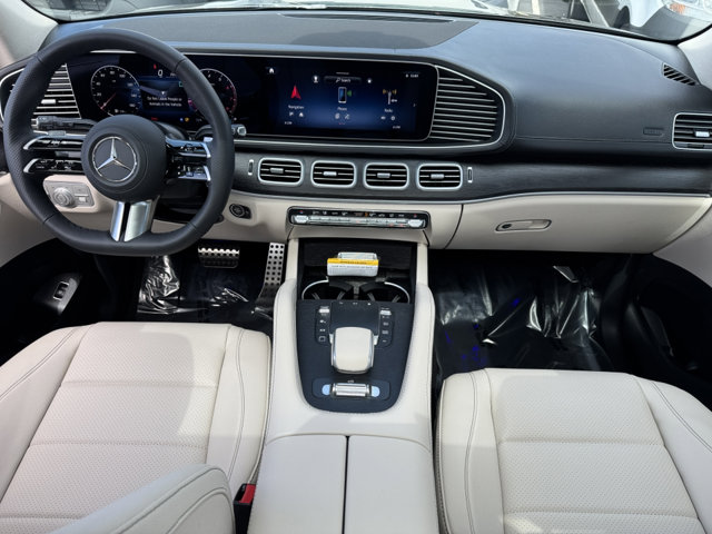 2025 Mercedes Benz GLS 450 4MATIC photo 4