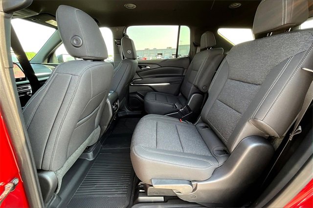 2025 Chevrolet Traverse photo 13