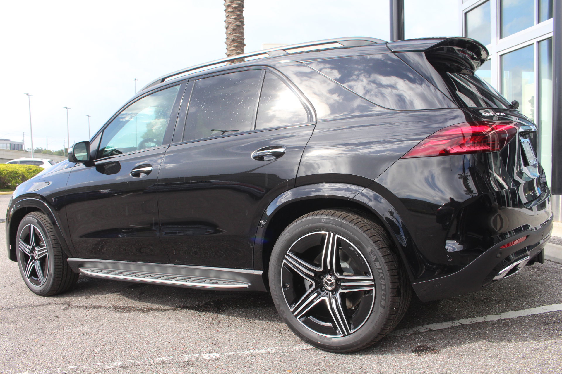 2025 Mercedes Benz GLE 350 4MATIC photo 4