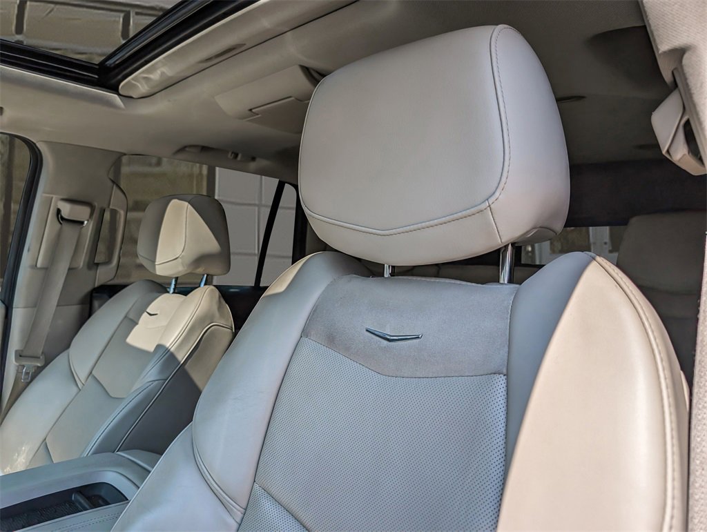 2015 Cadillac Escalade Luxury photo 9