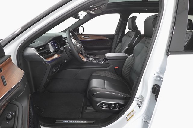 2025 Jeep Grand Cherokee L Summit Reserve photo 11