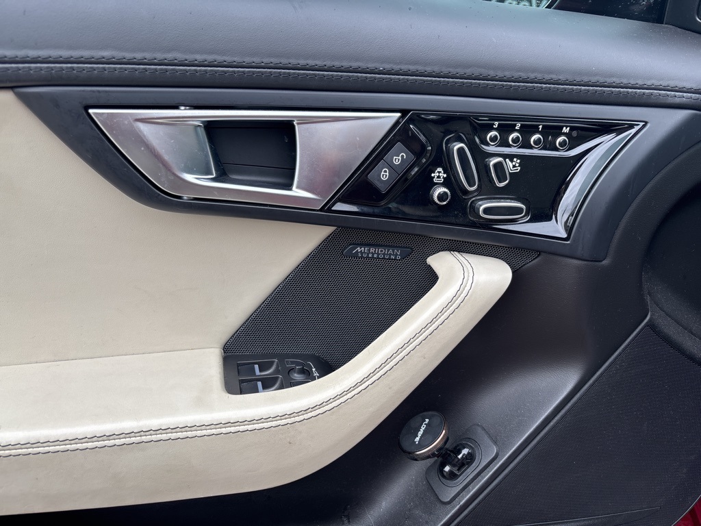 2016 Jaguar F-TYPE S photo 31