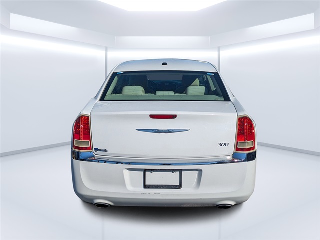 2012 Chrysler 300 Base photo 4