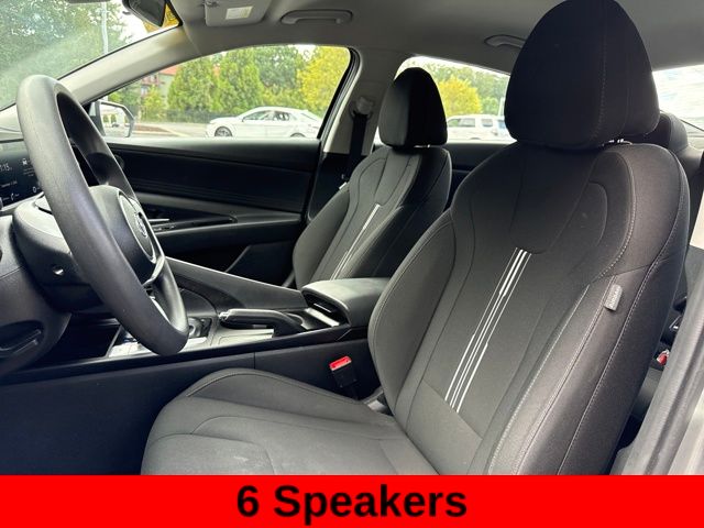 2023 Hyundai Elantra SEL photo 4
