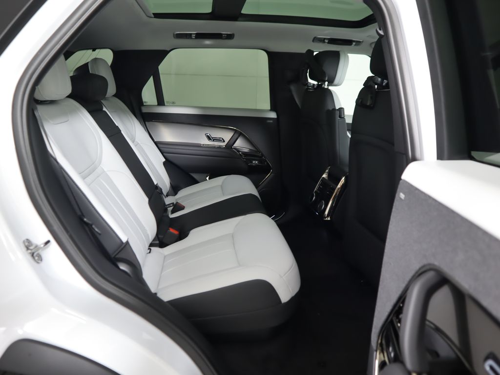 2025 Land Rover Range Rover Sport SE photo 23