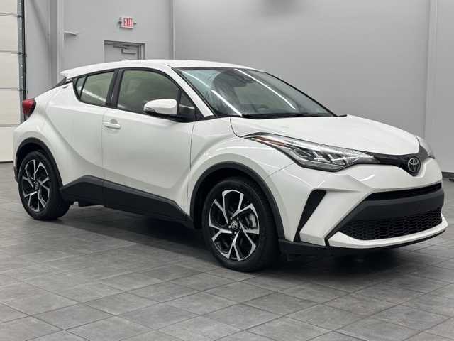 2021 Toyota C-HR XLE's photo