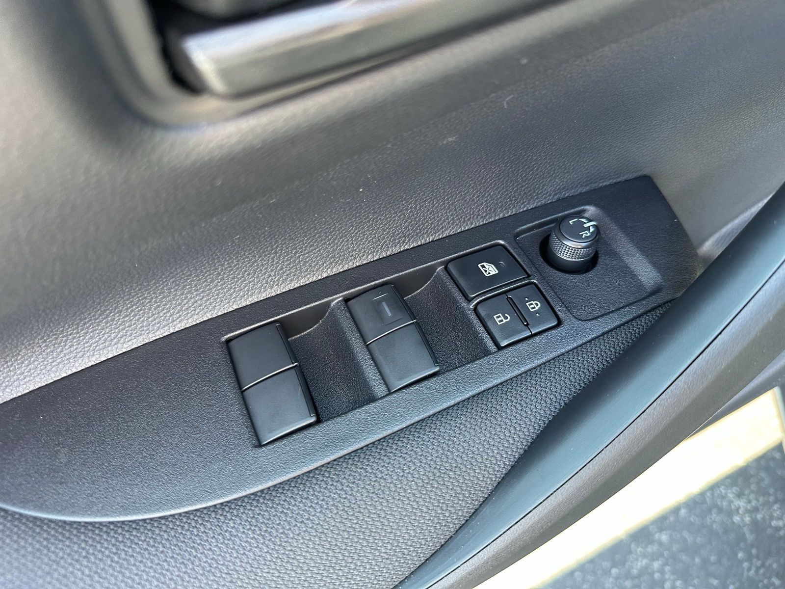 2025 Toyota Corolla LE photo 10