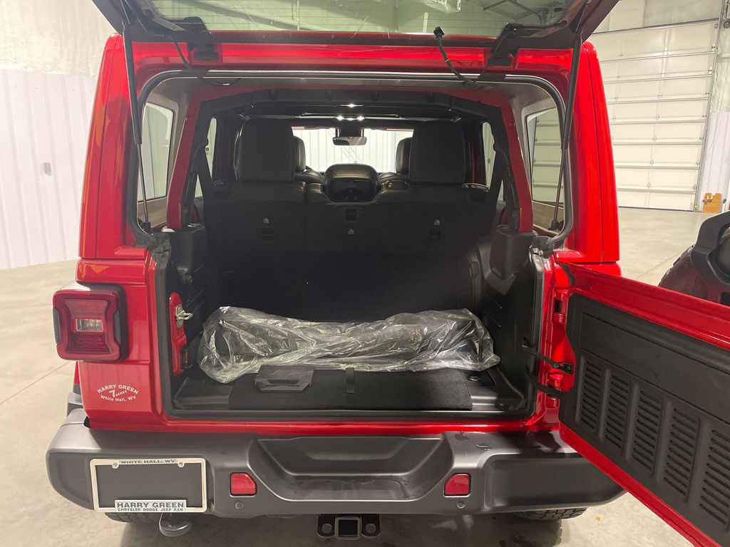 2021 Jeep Wrangler Unlimited Sahara photo 4