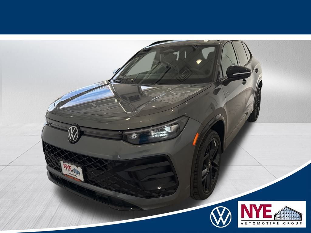 2025 Volkswagen Tiguan SE R-LINE BLACK's photo