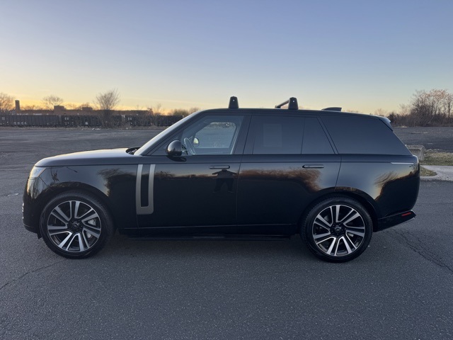2023 Land Rover Range Rover SE photo 2
