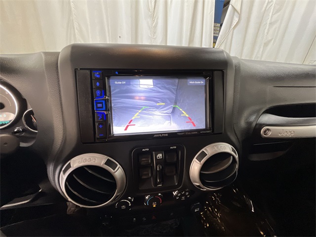 2016 Jeep Wrangler Unlimited Sahara photo 6