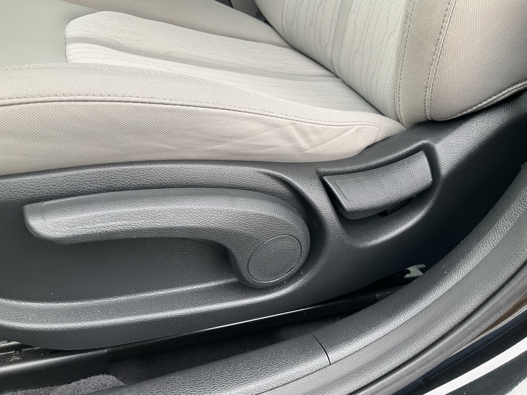 2016 Hyundai Sonata SE Hybrid photo 3