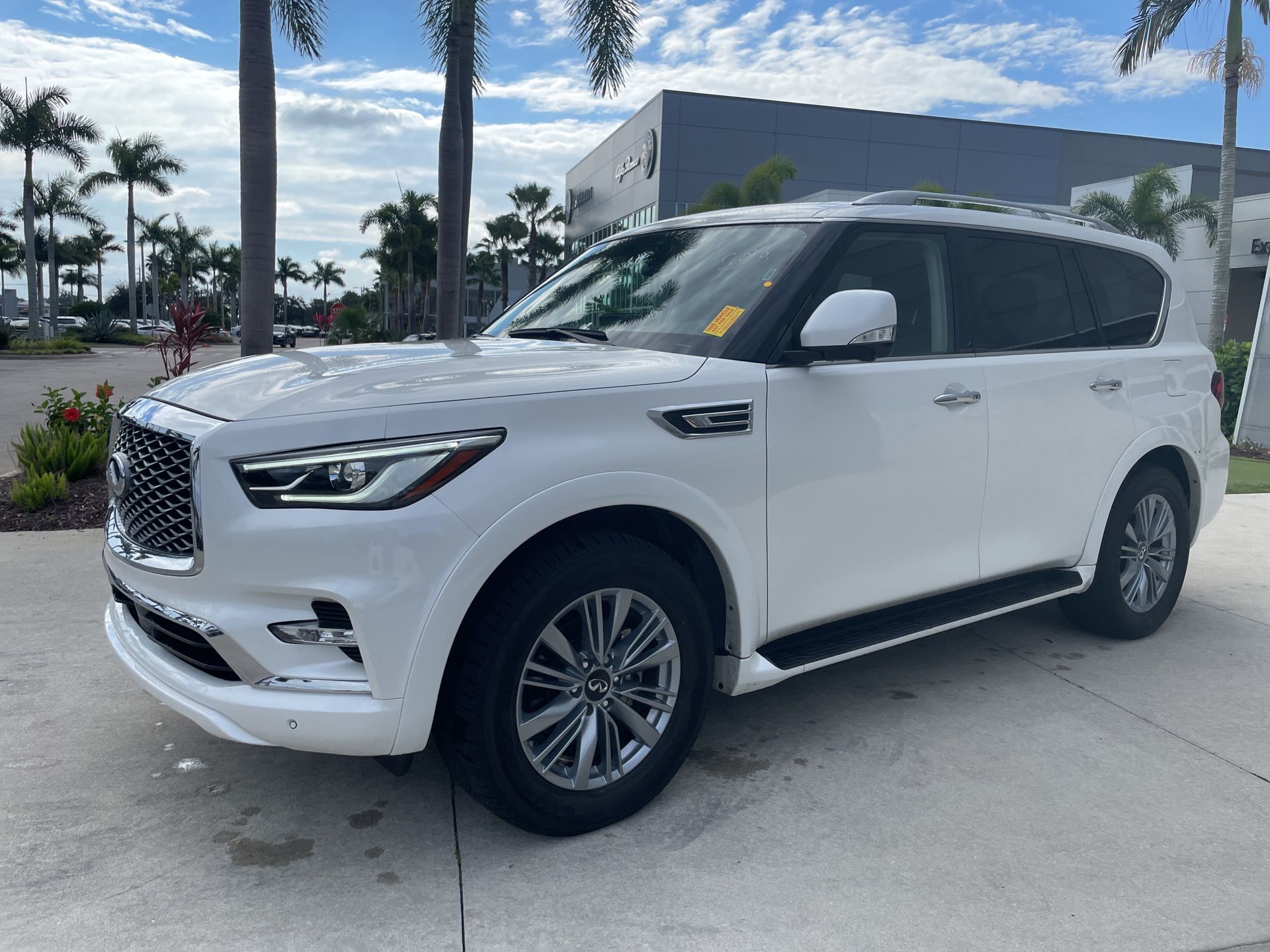 2024 Infiniti QX80 Luxe photo 3