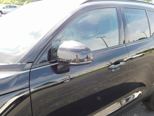2024 Volvo XC40 Core photo 10