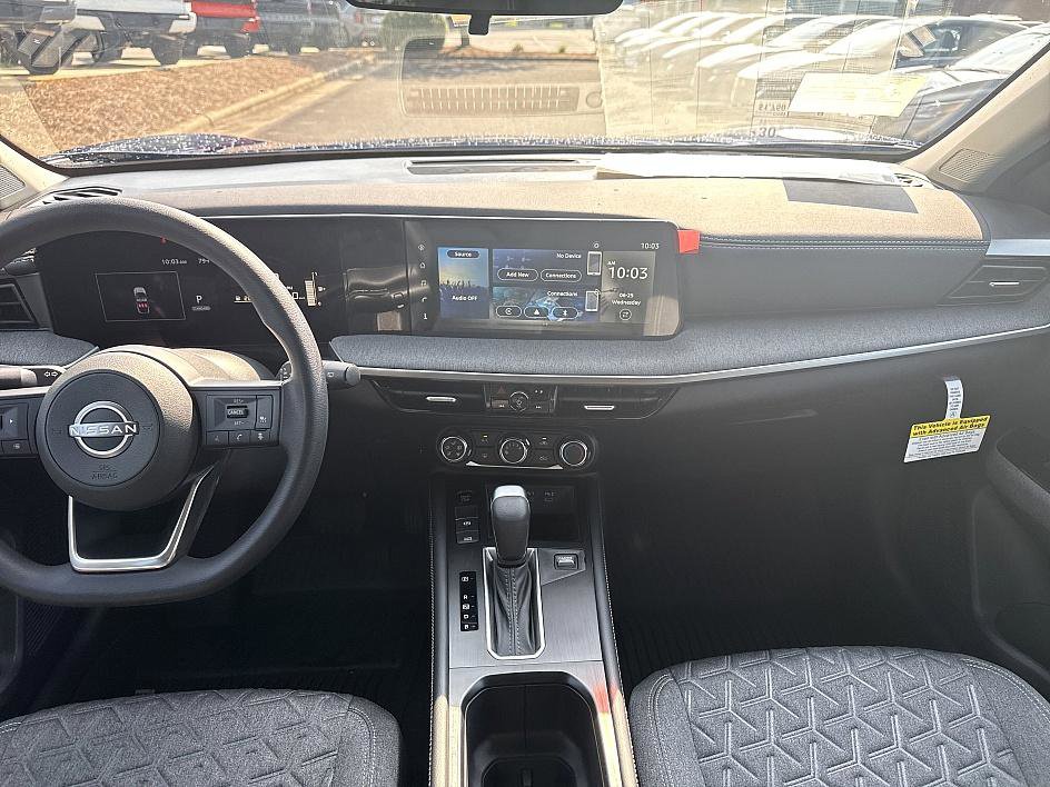 2025 Nissan Kicks SV photo 16