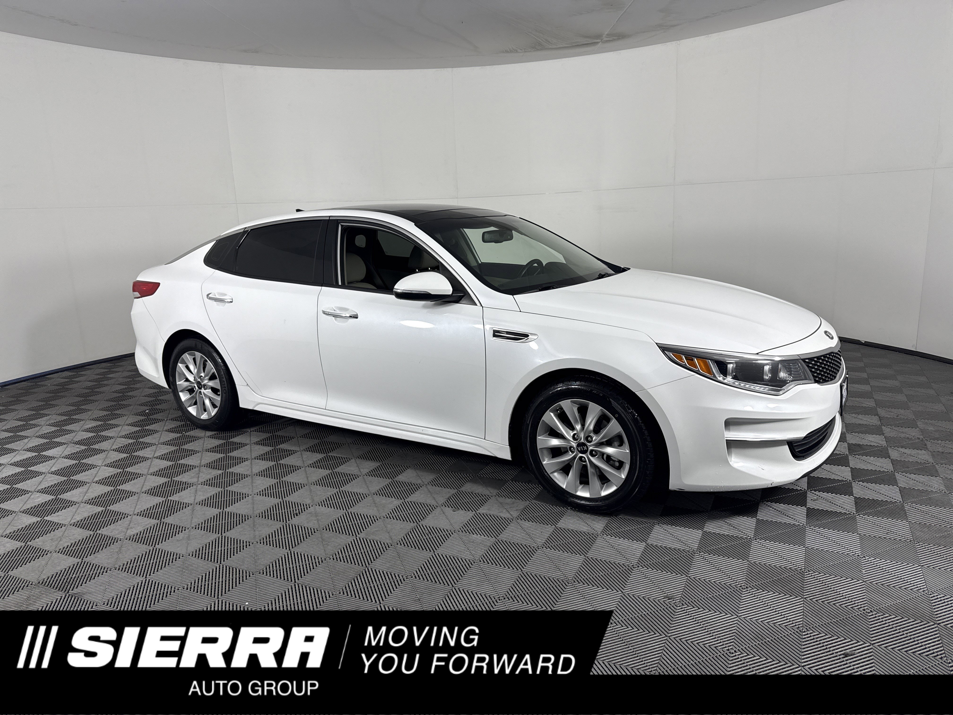 2016 Kia Optima EX's photo