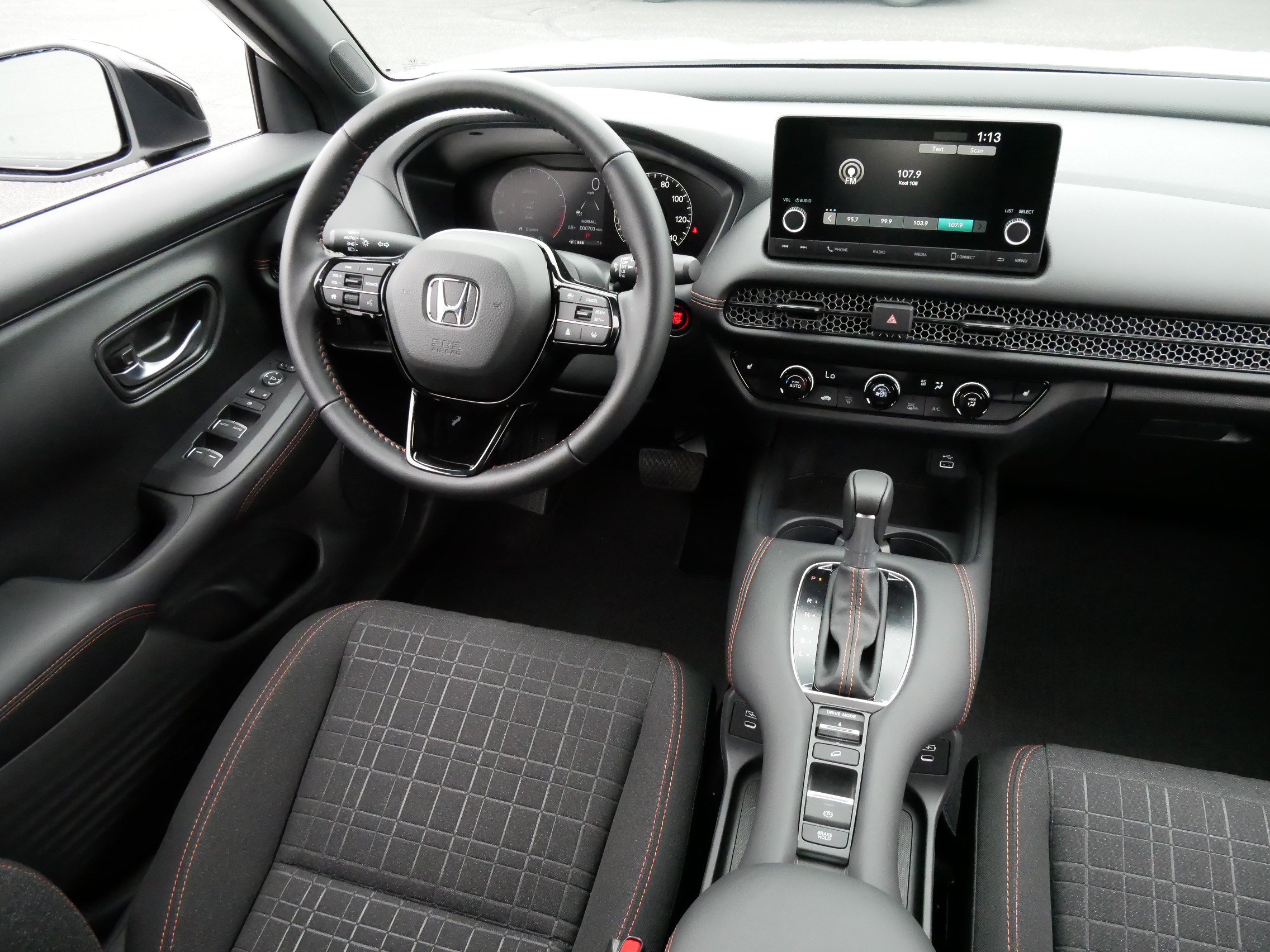 2025 Honda HR-V Sport photo 8
