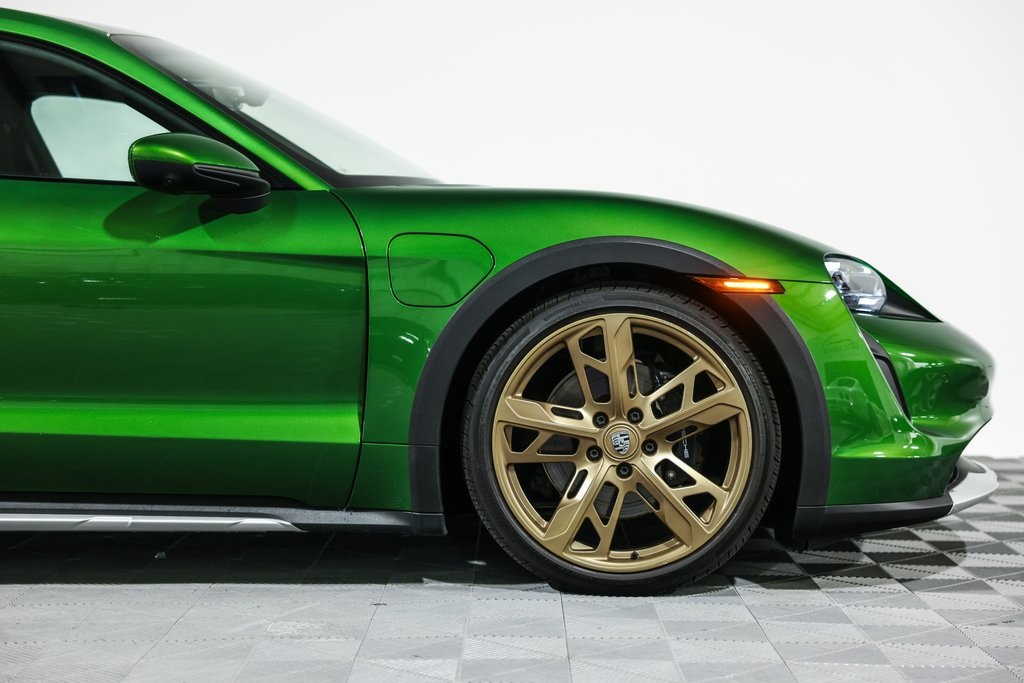 2023 Porsche Taycan Cross Turismo 4S photo 3