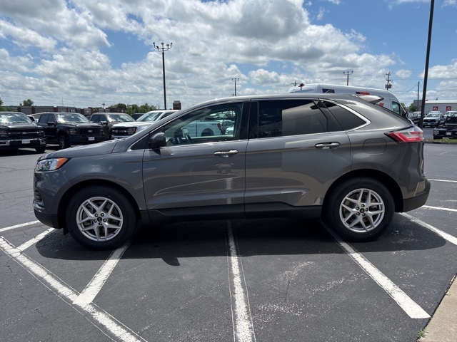 2024 Ford Edge SEL photo 3