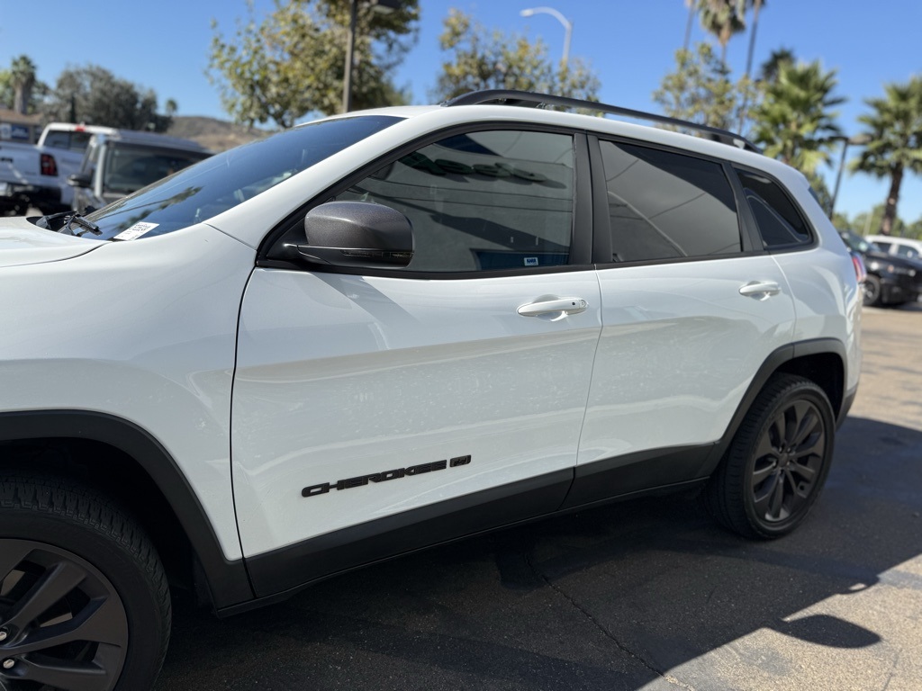 2021 Jeep Cherokee Latitude Lux photo 2
