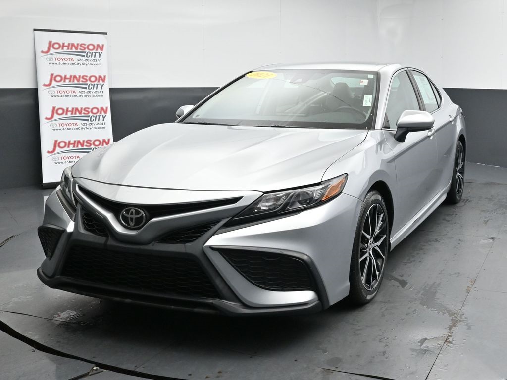 2021 Toyota Camry SE photo 3