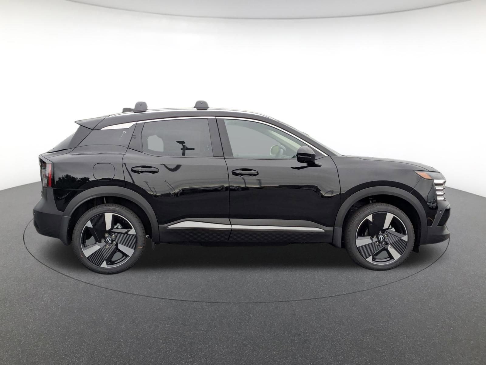 2025 Nissan Kicks SR photo 4